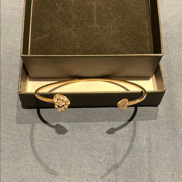 Elegant Gold-Tone Bracelet with Crystal Accents - Picture 2 of 2